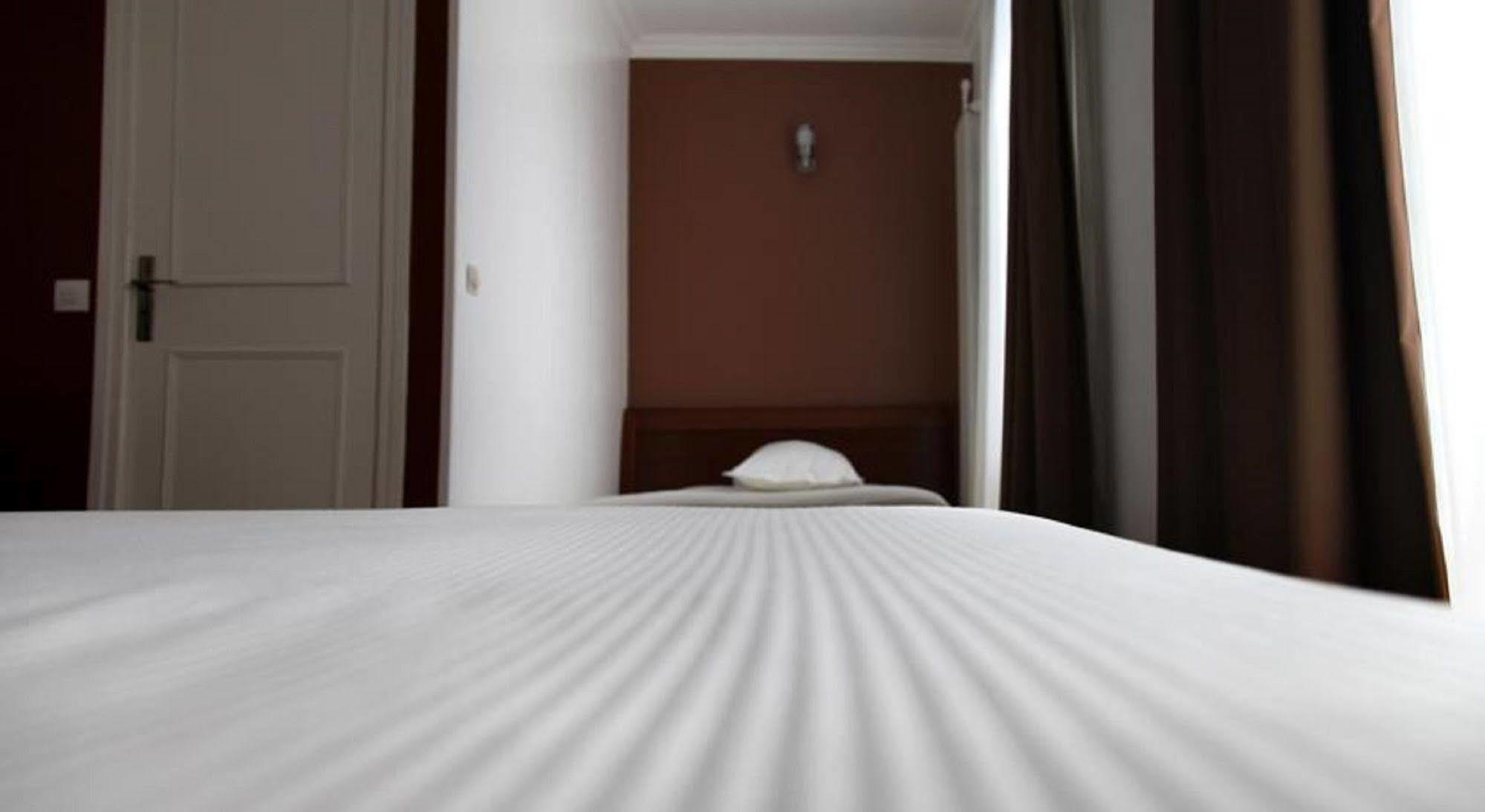 Hotel Briand Devient Hotel Ipl Levallois-Perret Exterior foto