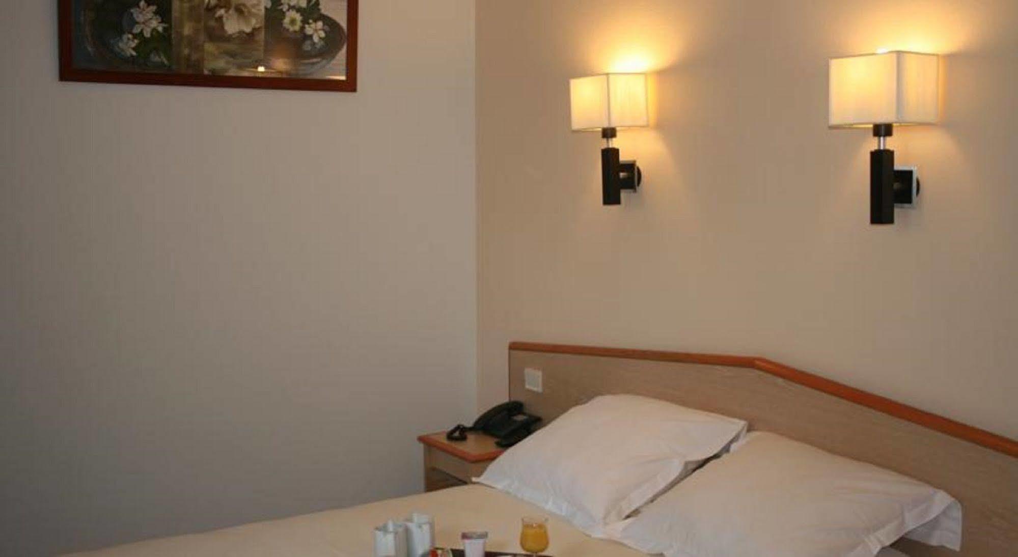 Hotel Briand Devient Hotel Ipl Levallois-Perret Exterior foto